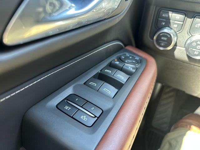 2023 GMC Yukon XL Vehicle Photo in Pleasant Hills, PA 15236