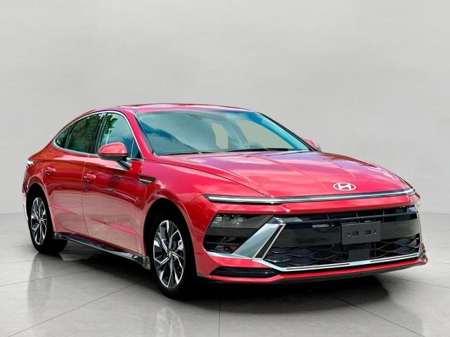 2024 Hyundai SONATA Vehicle Photo in Neenah, WI 54956
