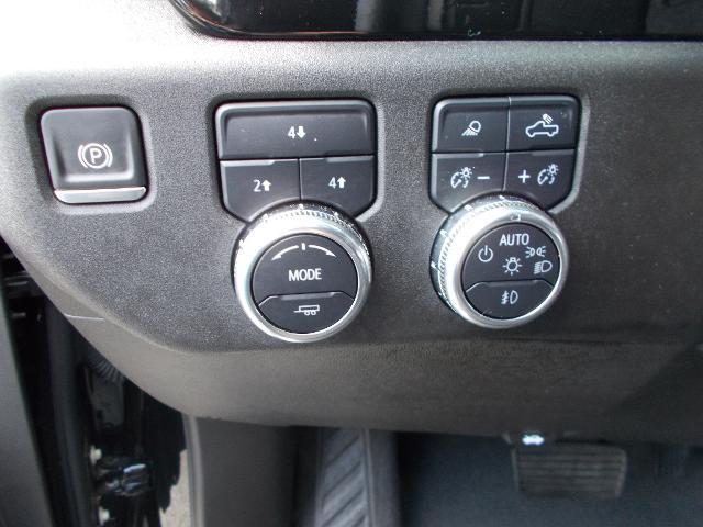2025 GMC Sierra 2500 HD Vehicle Photo in LOWELL, MA 01852-4336