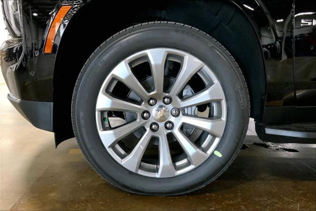 2025 Chevrolet Suburban Vehicle Photo in KANSAS CITY, MO 64114-4502