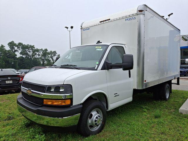 2025 Chevrolet Express Cutaway 4500 Vehicle Photo in PAWLING, NY 12564-3219