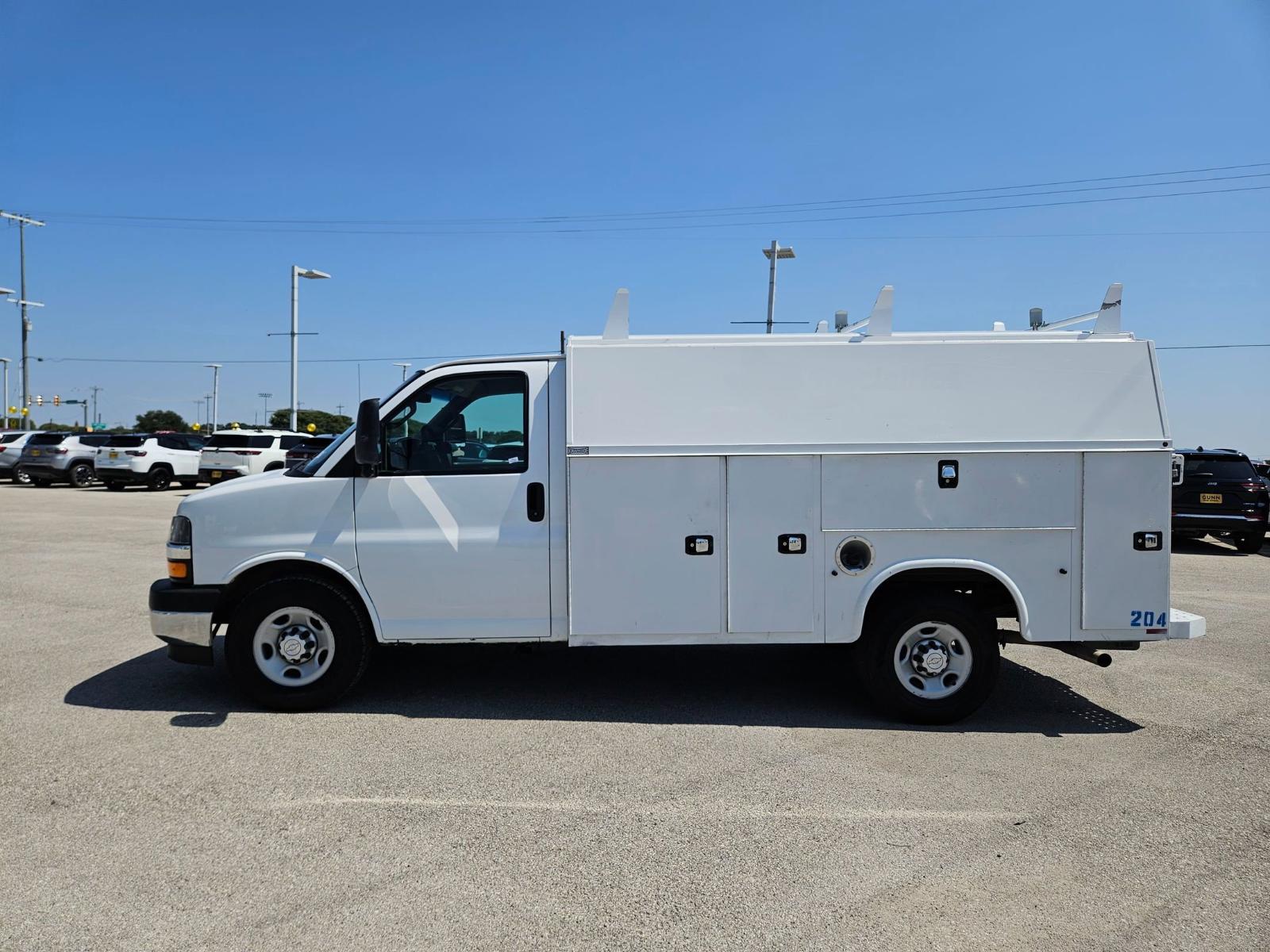 2017 Chevrolet Express Commercial Cutaway Vehicle Photo in Seguin, TX 78155