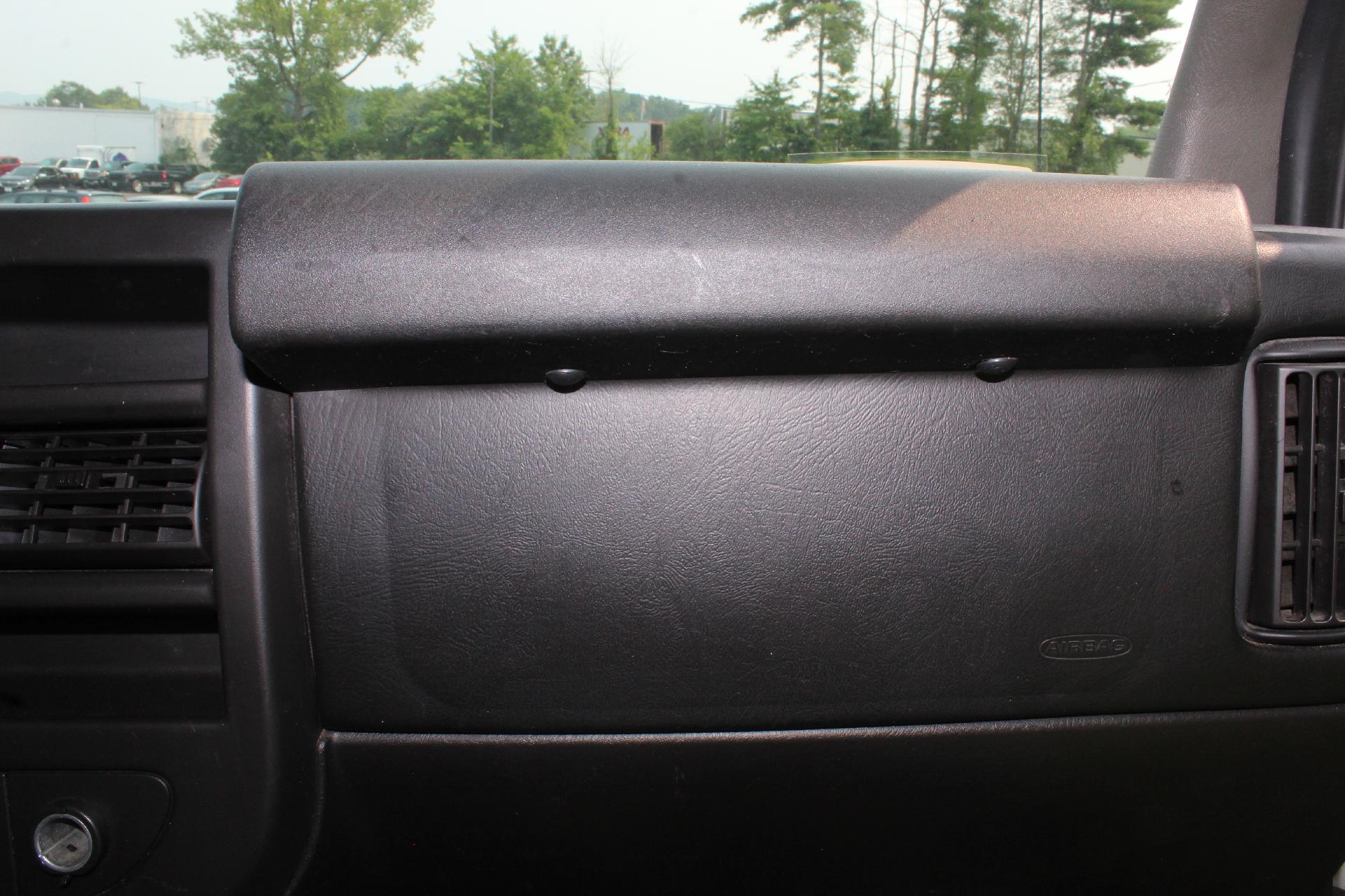 2014 Chevrolet Express Cutaway 3500 Vehicle Photo in NORTHAMPTON, MA 01060-1120
