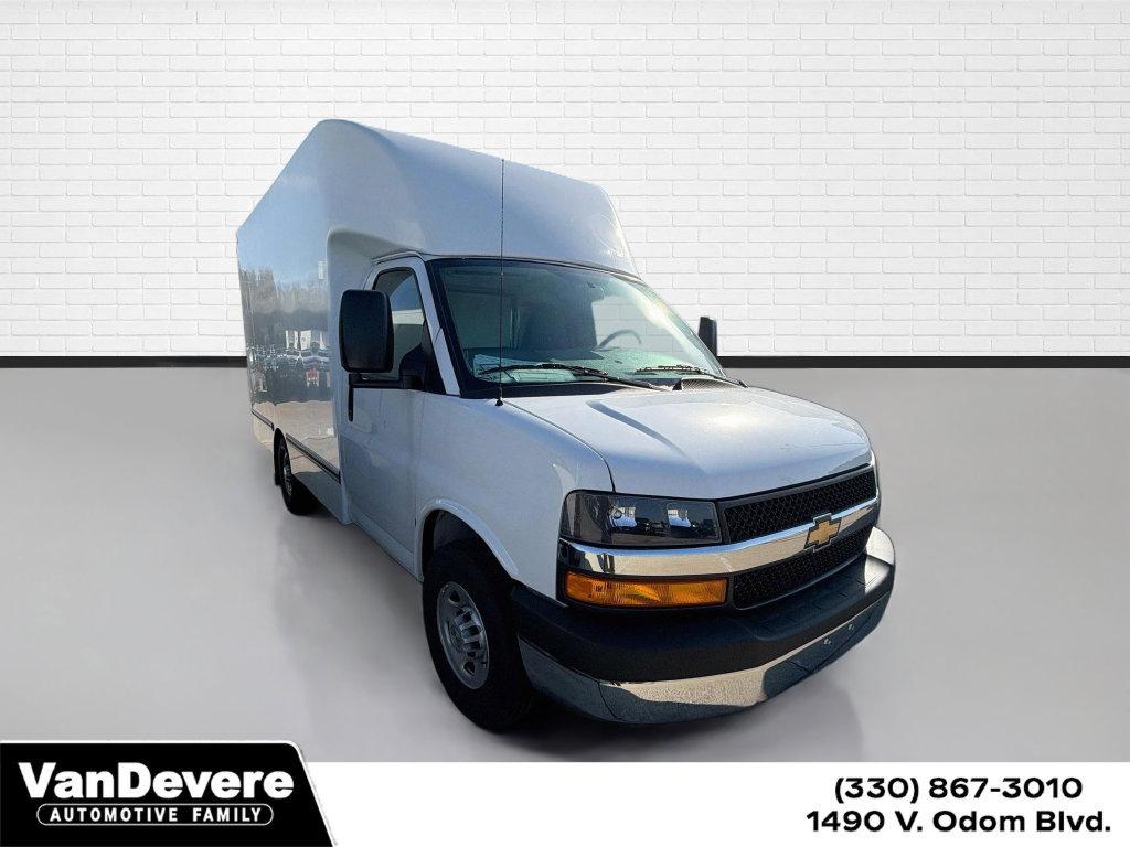 2026 Chevrolet Express Cutaway 3500 Vehicle Photo in AKRON, OH 44320-4088
