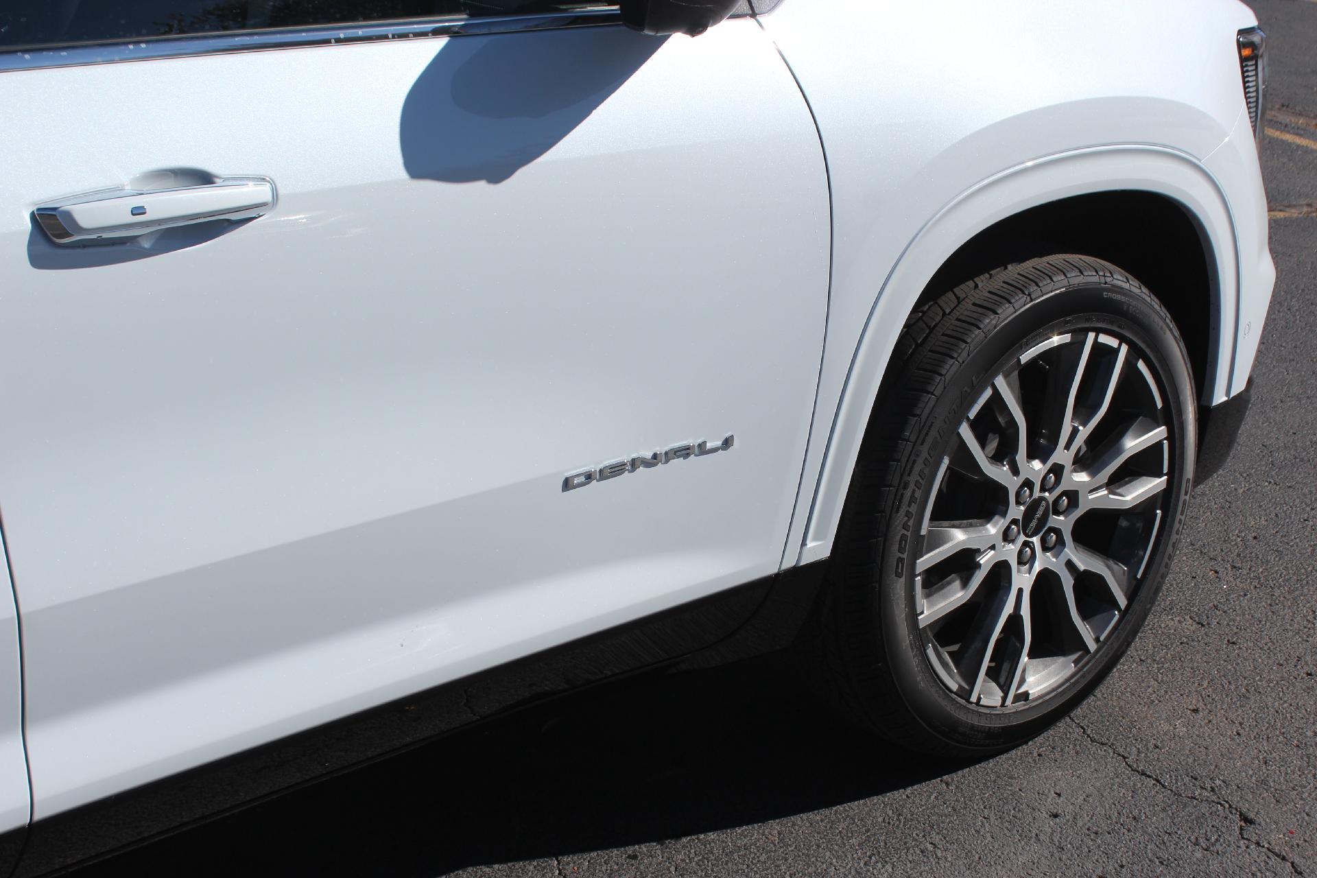 2026 GMC Acadia Vehicle Photo in AURORA, CO 80012-4011