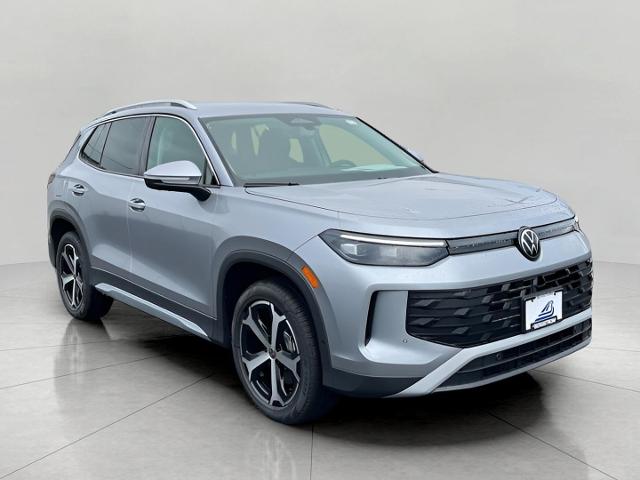 2025 Volkswagen Tiguan Vehicle Photo in Neenah, WI 54956