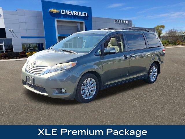 2013 Toyota Sienna Vehicle Photo in DANBURY, CT 06810-5034