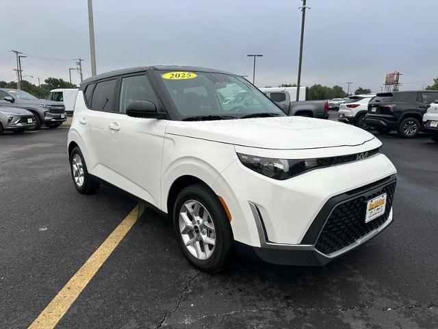 2025 Kia Soul Vehicle Photo in COLUMBIA, MO 65203-3903