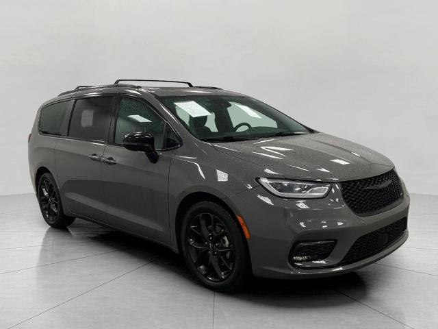 2025 Chrysler Pacifica Vehicle Photo in Neenah, WI 54956