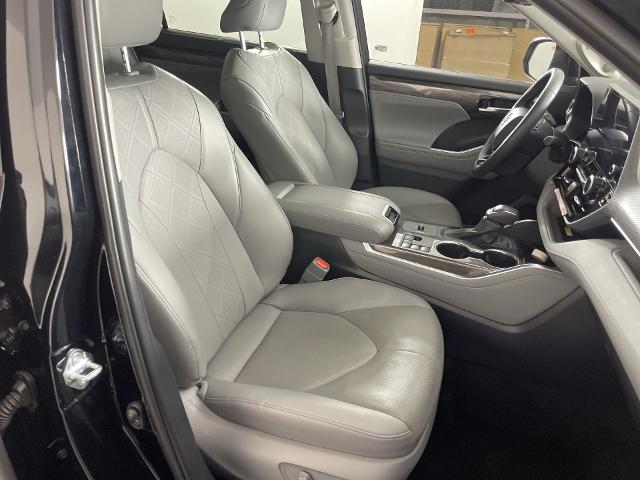 2024 Toyota Highlander Vehicle Photo in GILBERT, AZ 85297-0402