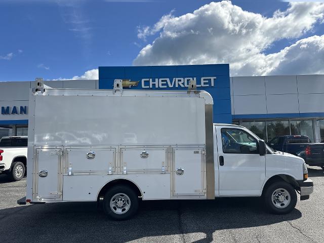 2026 Chevrolet Express Cutaway 3500 Vehicle Photo in AMSTERDAM, NY 12010-6209