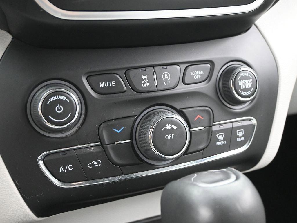 2021 Jeep Cherokee Vehicle Photo in Cedar Rapids, IA 52402