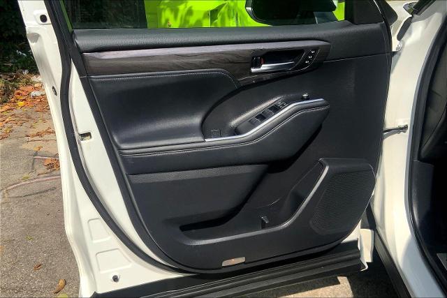 2021 Toyota Highlander Vehicle Photo in KANSAS CITY, MO 64114-4545