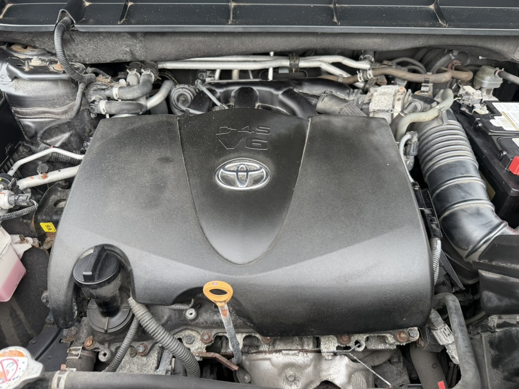 2021 Toyota Highlander photo 34 of 38