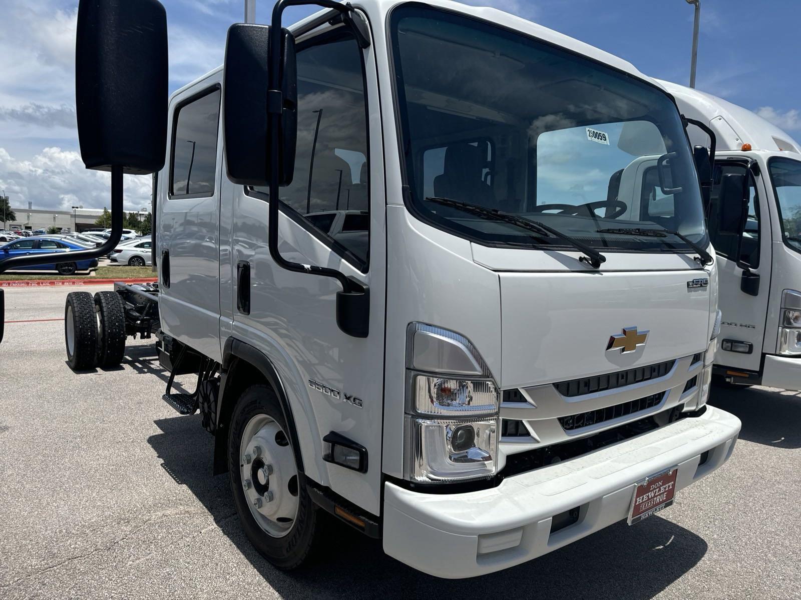 2025 Chevrolet Low Cab Forward 5500 XG Vehicle Photo in GEORGETOWN, TX 78626-7508