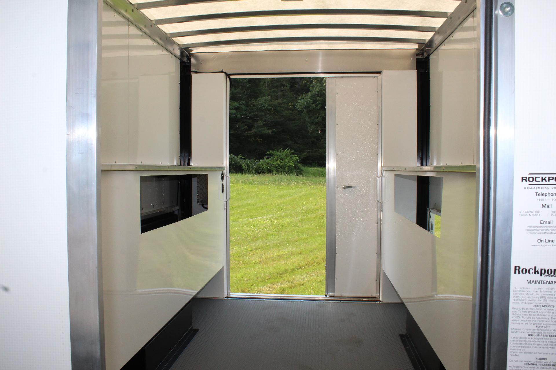 2025 Chevrolet Express Cutaway 3500 Vehicle Photo in NORTHAMPTON, MA 01060-1120