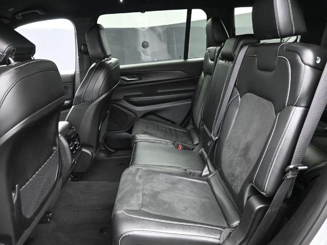 2024 Jeep Grand Cherokee L Vehicle Photo in Cedar Rapids, IA 52402