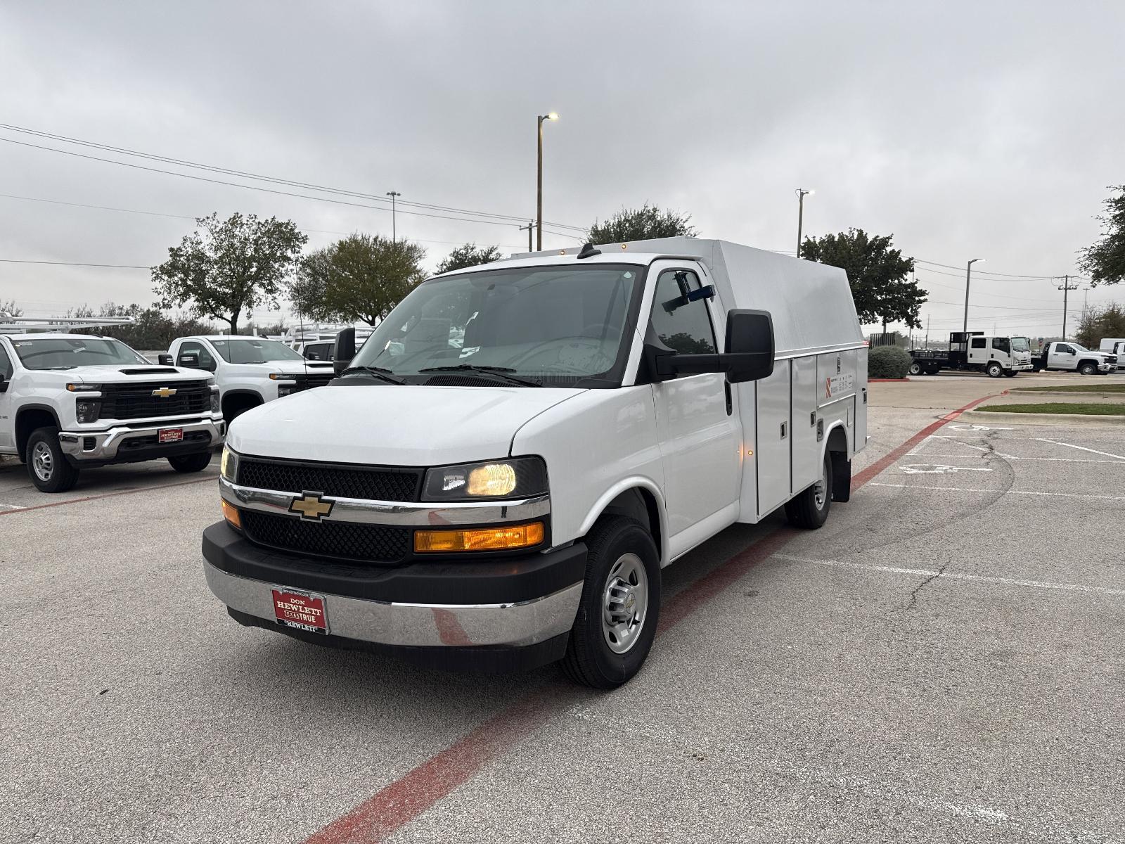 2025 Chevrolet Express Cutaway 3500 Vehicle Photo in GEORGETOWN, TX 78626-7508