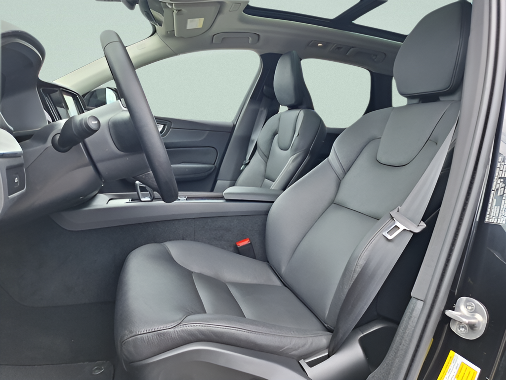 2025 Volvo XC60 photo 19 of 29