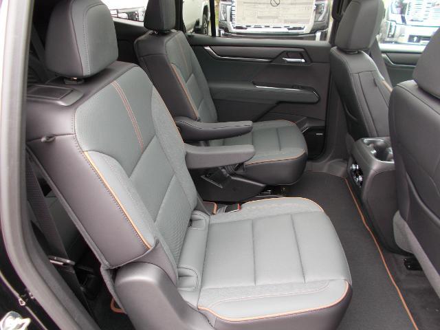 2025 GMC Acadia Vehicle Photo in LOWELL, MA 01852-4336