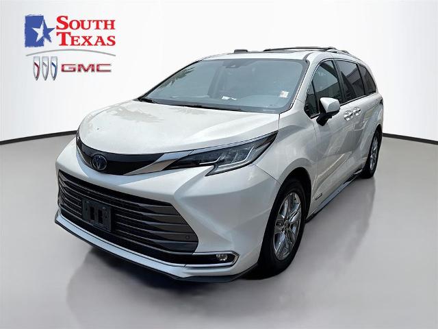2021 Toyota Sienna Vehicle Photo in McAllen, TX 78501