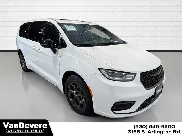 2023 Chrysler Pacifica Vehicle Photo in Akron, OH 44312
