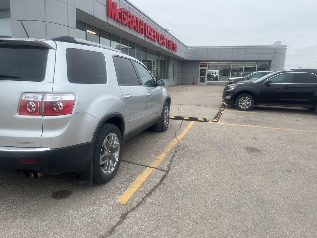 2012 GMC Acadia Vehicle Photo in Cedar Rapids, IA 52402