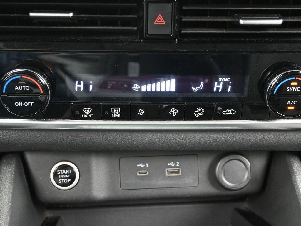 2021 Nissan Rogue Vehicle Photo in Cedar Rapids, IA 52402