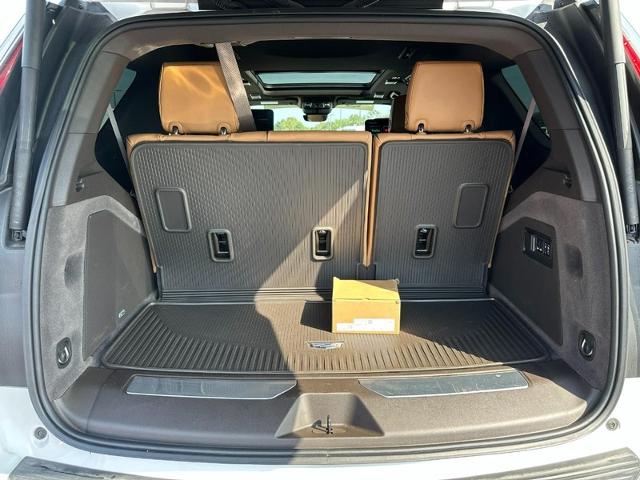 2024 Cadillac Escalade Vehicle Photo in COLUMBIA, MO 65203-3903
