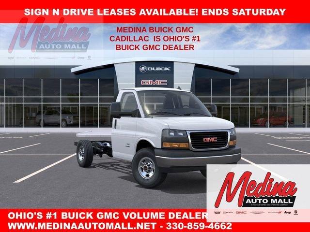 2025 GMC Savana Cutaway 3500 Vehicle Photo in MEDINA, OH 44256-9631