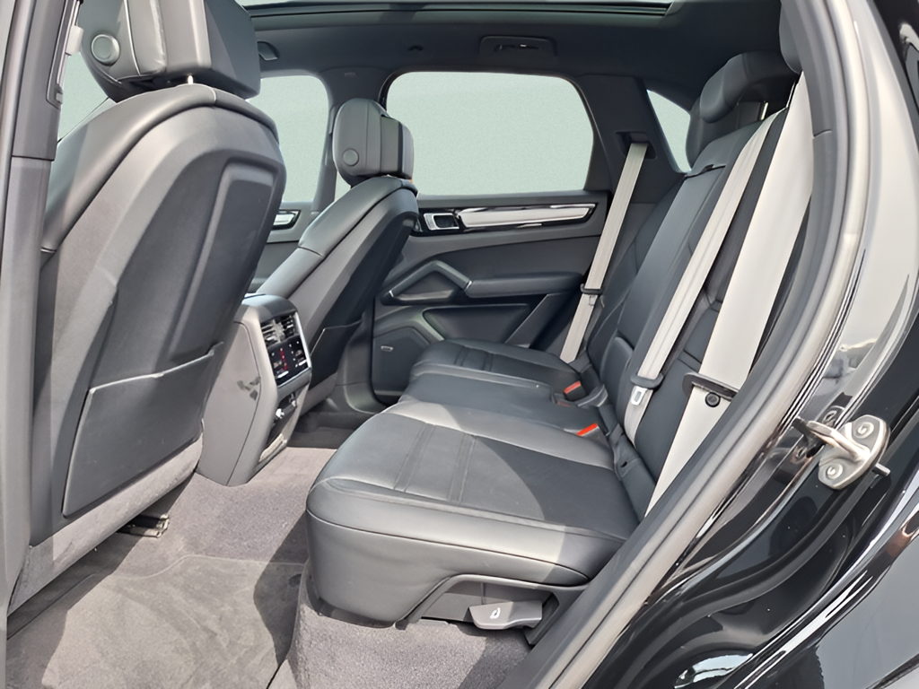 2023 Porsche Cayenne photo 11 of 31