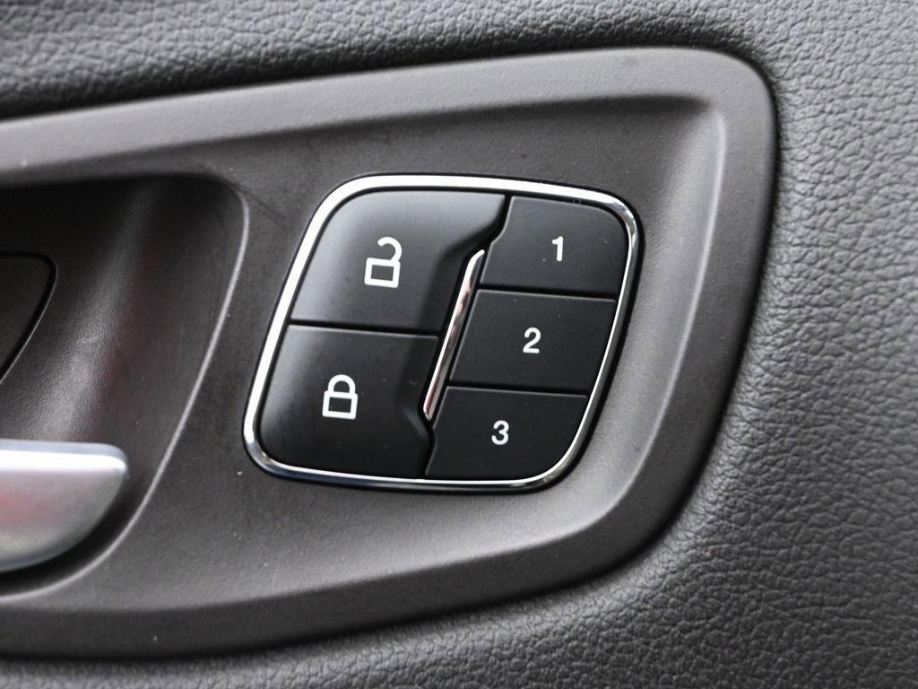 2014 Ford Escape Vehicle Photo in Cedar Rapids, IA 52402