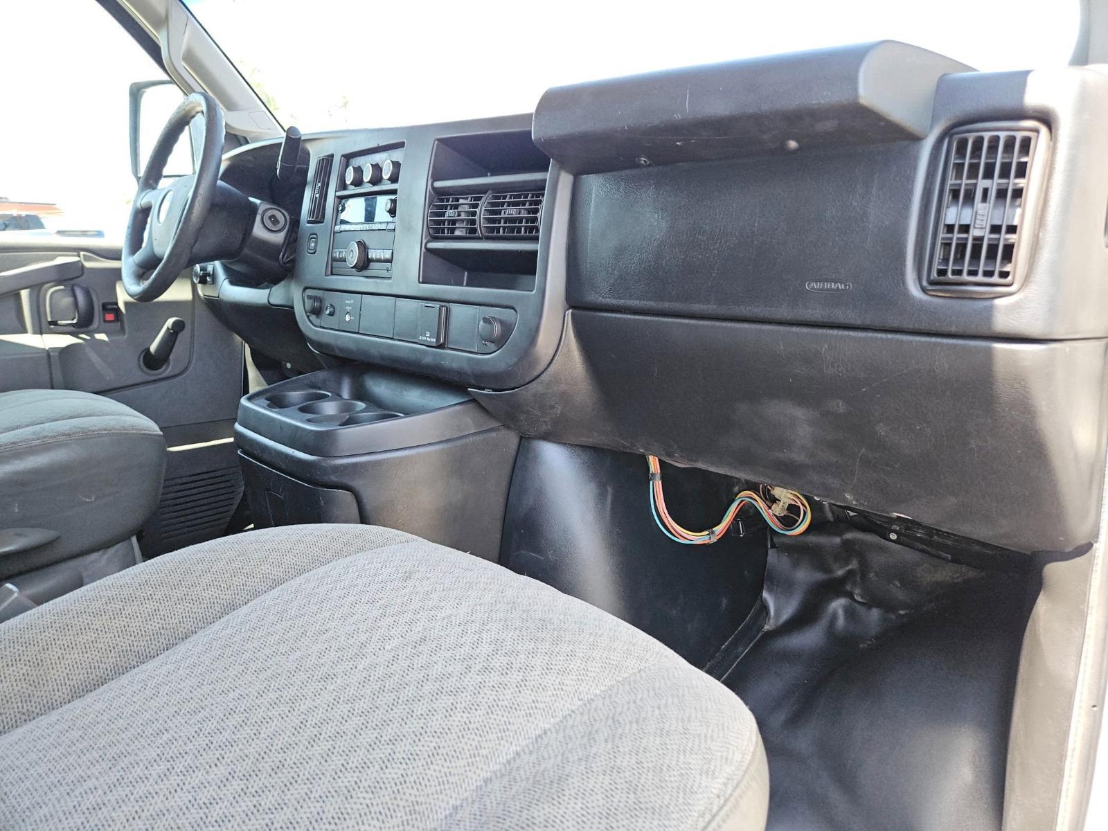 2017 Chevrolet Express Commercial Cutaway Vehicle Photo in Seguin, TX 78155