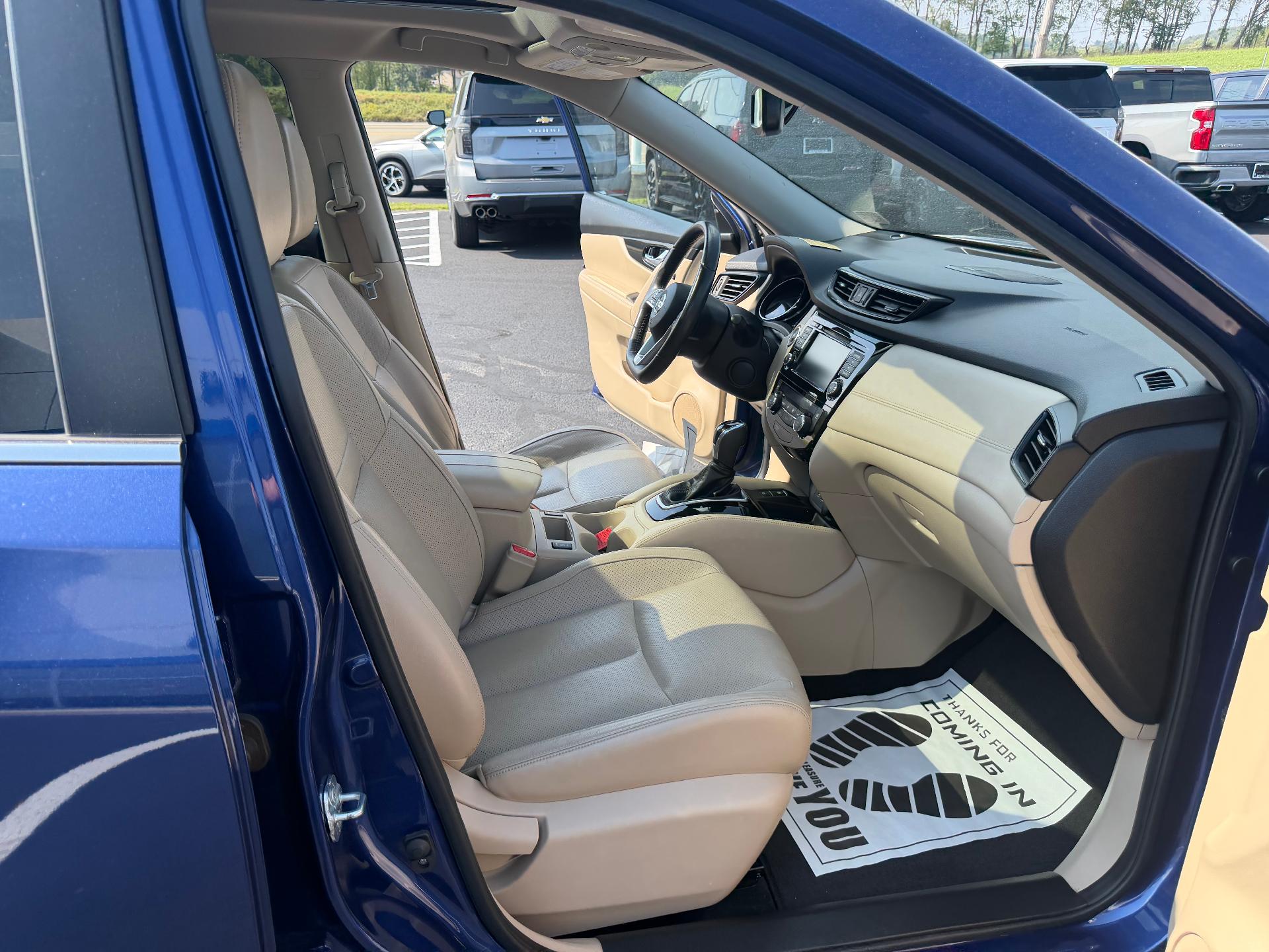 2018 Nissan Rogue photo 34 of 36