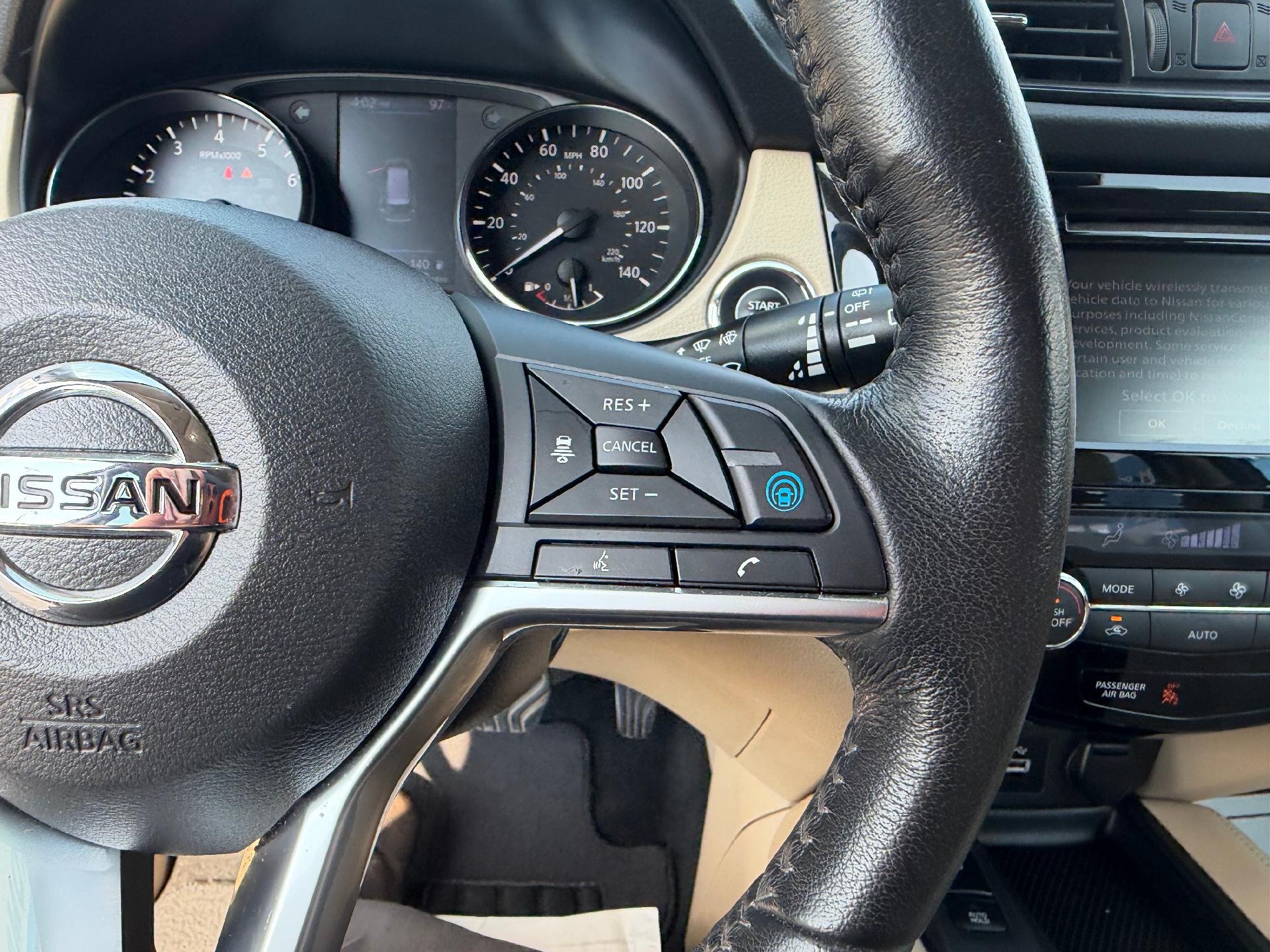 2018 Nissan Rogue photo 24 of 36