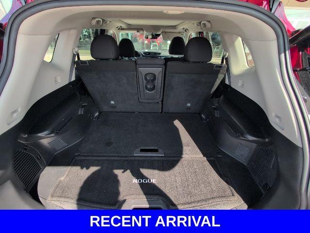 2020 Nissan Rogue Vehicle Photo in Merrillville, IN 46410
