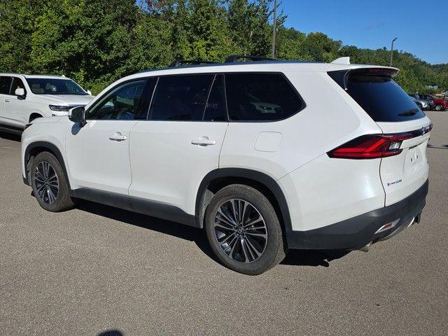 2024 Toyota Grand Highlander Vehicle Photo in Pleasant Hills, PA 15236