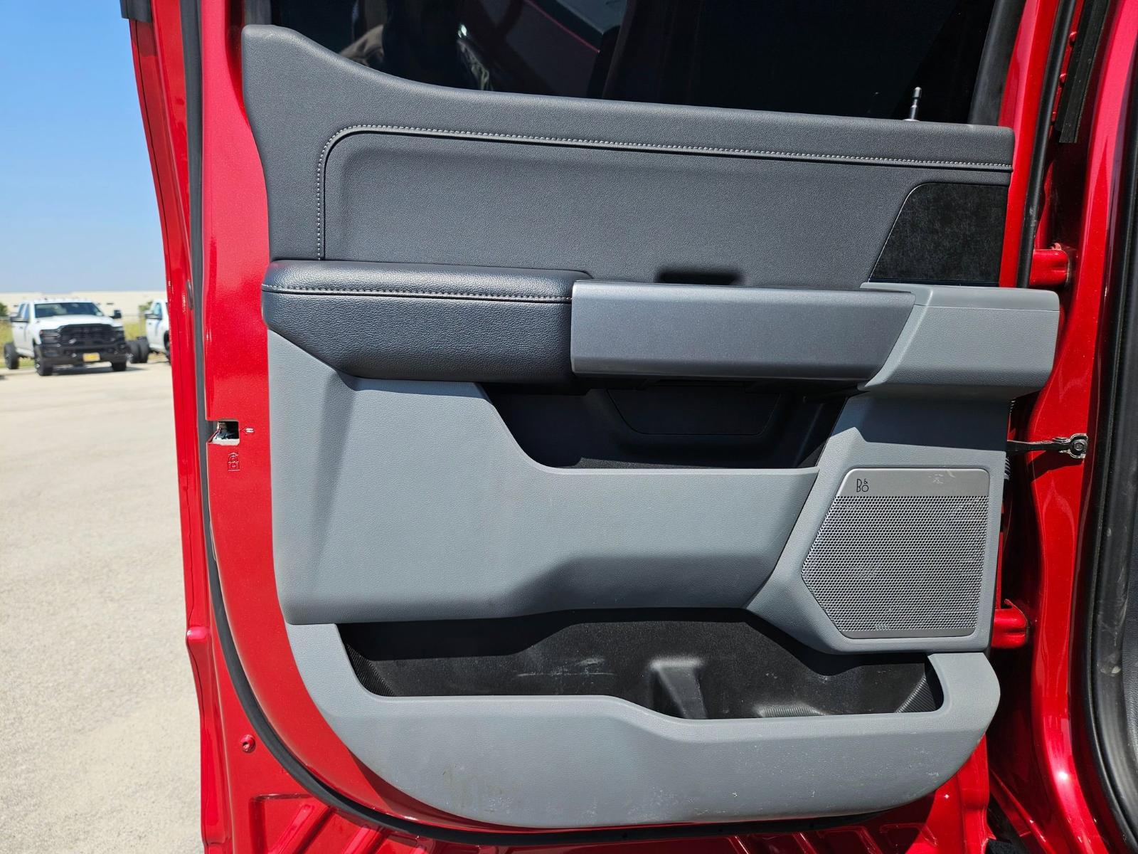 2024 Ford Super Duty F-350 SRW Vehicle Photo in Seguin, TX 78155