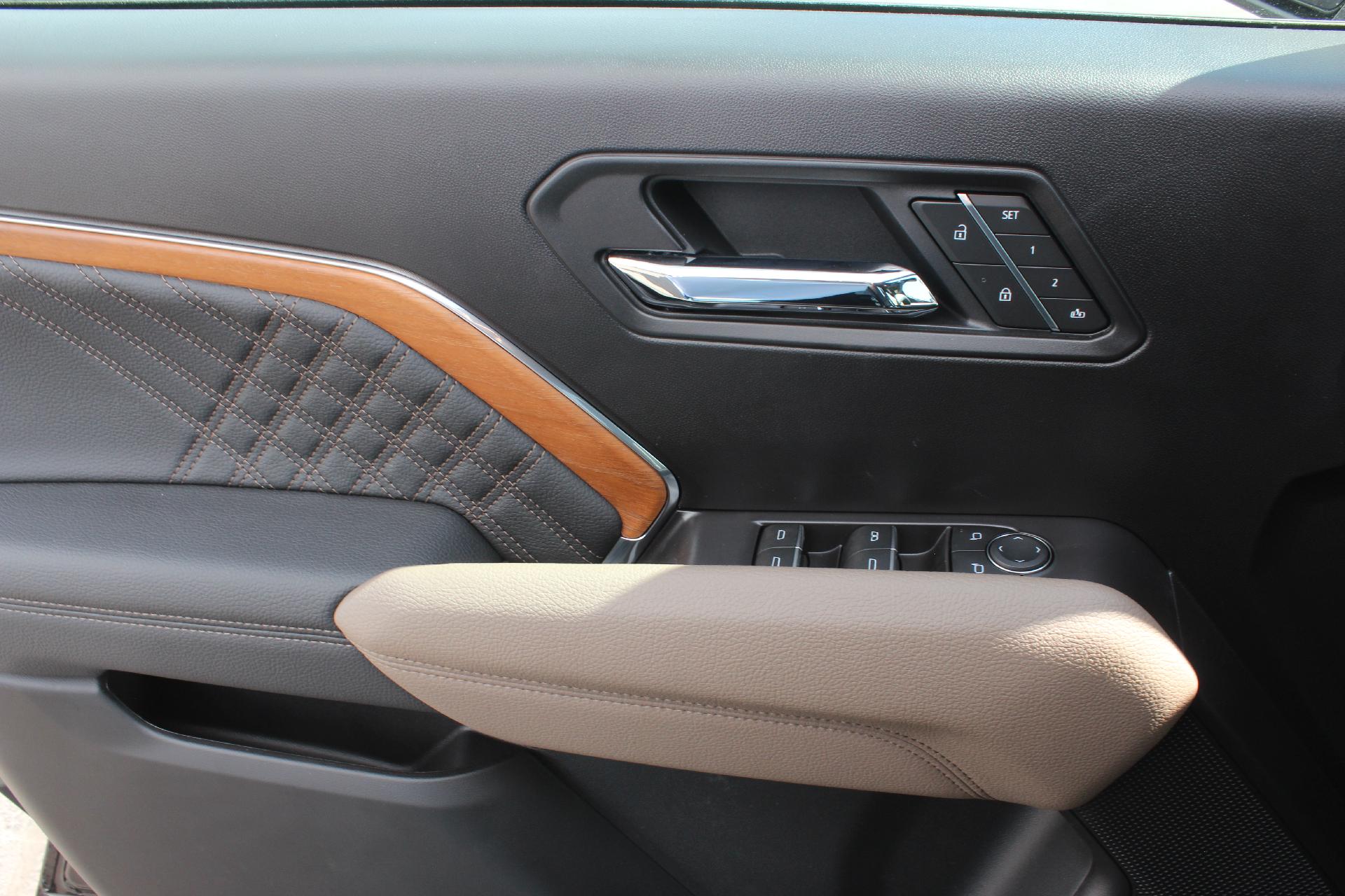 2025 GMC Canyon Vehicle Photo in AURORA, CO 80012-4011
