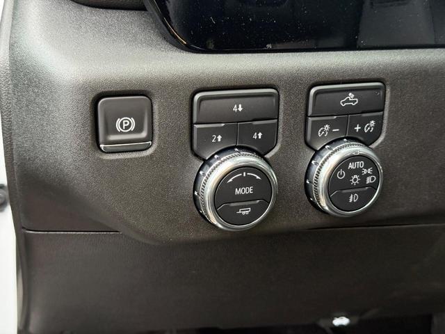 2025 GMC Sierra 2500 HD Vehicle Photo in COLUMBIA, MO 65203-3903