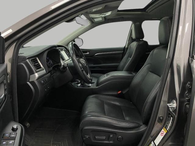 2017 Toyota Highlander Vehicle Photo in Appleton, WI 54913