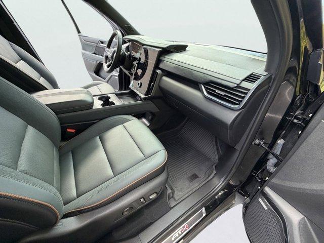 2024 GMC Acadia Vehicle Photo in LEOMINSTER, MA 01453-2952