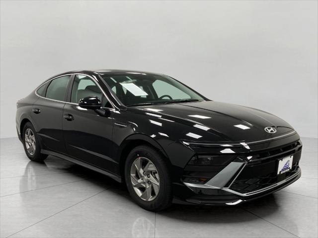 2025 Hyundai SONATA Vehicle Photo in Neenah, WI 54956