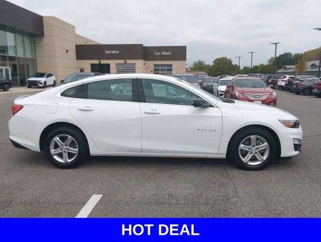 2022 Chevrolet Malibu Vehicle Photo in Merrillville, IN 46410