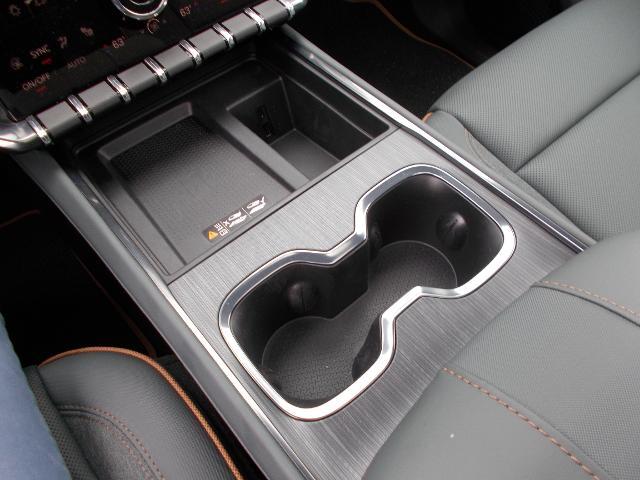 2025 GMC Acadia Vehicle Photo in LOWELL, MA 01852-4336