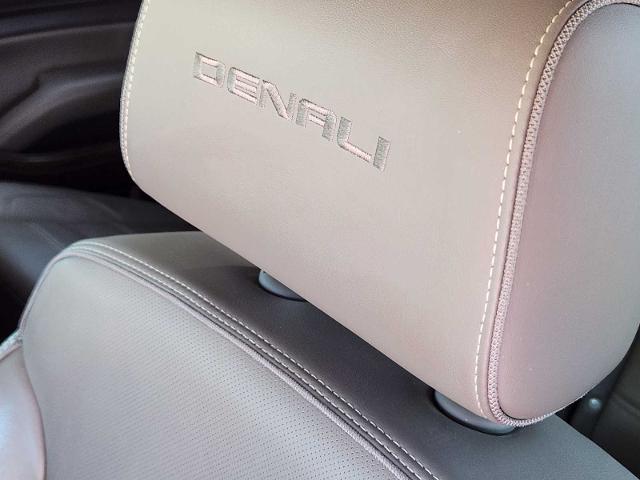 2018 GMC Yukon XL Vehicle Photo in DENTON, TX 76210-9321