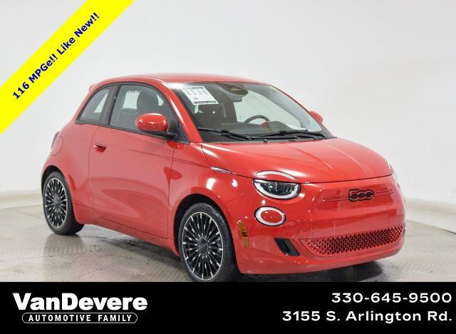 2024 FIAT 500e Vehicle Photo in Akron, OH 44312