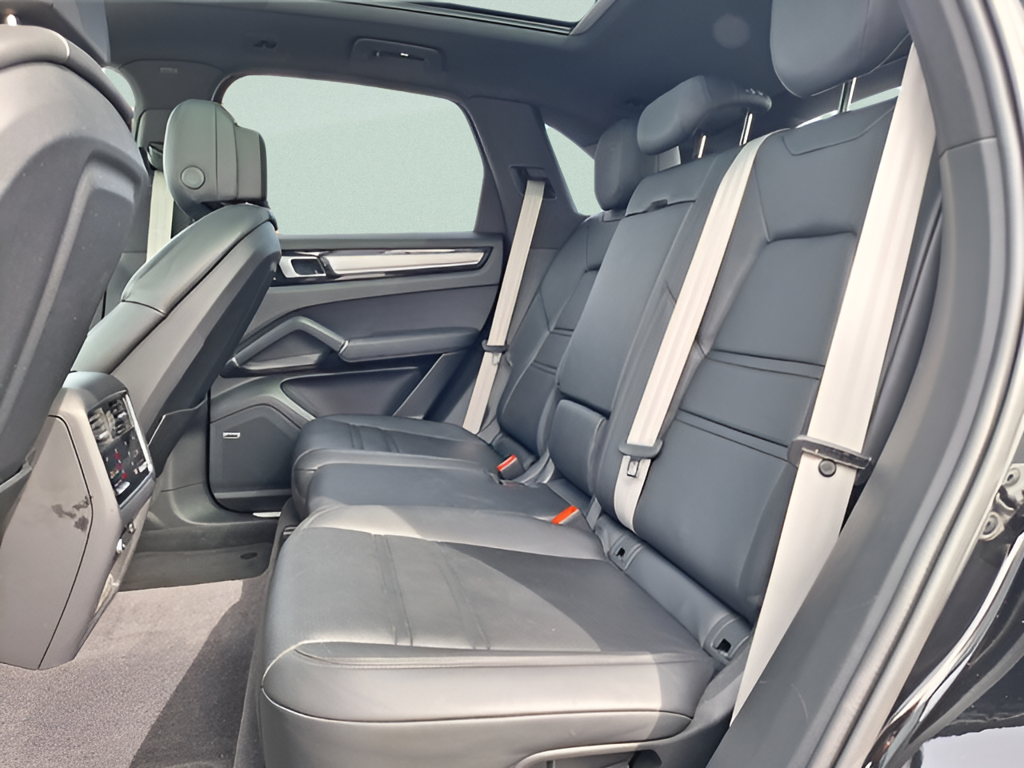 2023 Porsche Cayenne photo 22 of 31