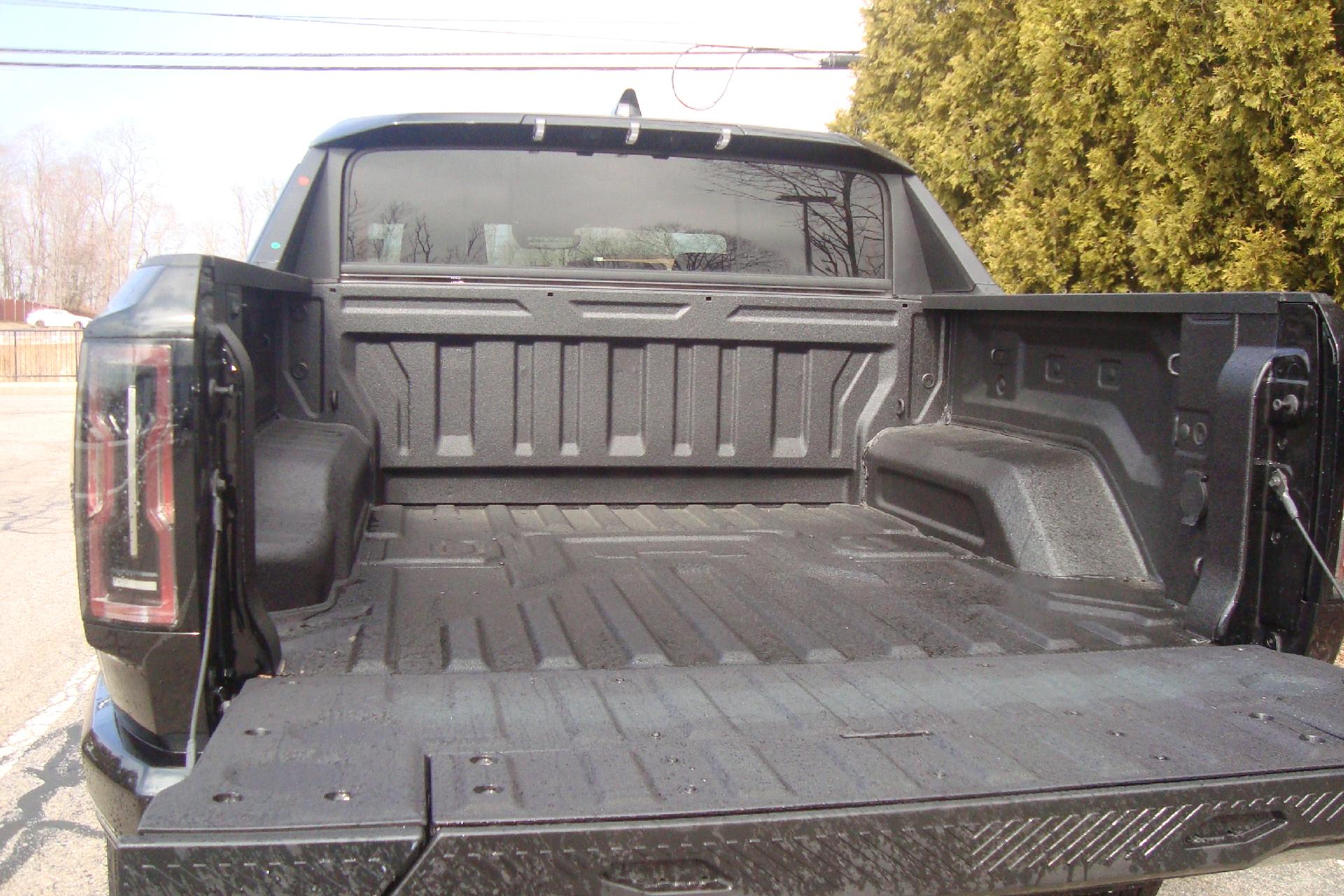 2025 GMC HUMMER EV Pickup Vehicle Photo in PORTSMOUTH, NH 03801-4196