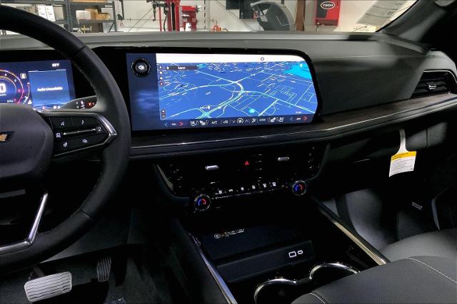 2025 Chevrolet Suburban Vehicle Photo in KANSAS CITY, MO 64114-4502